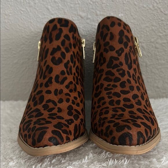 Very Volatile Size 7 Gracemont Genuine Horse Hair Booties In Leopard Print - Picture 2 of 9